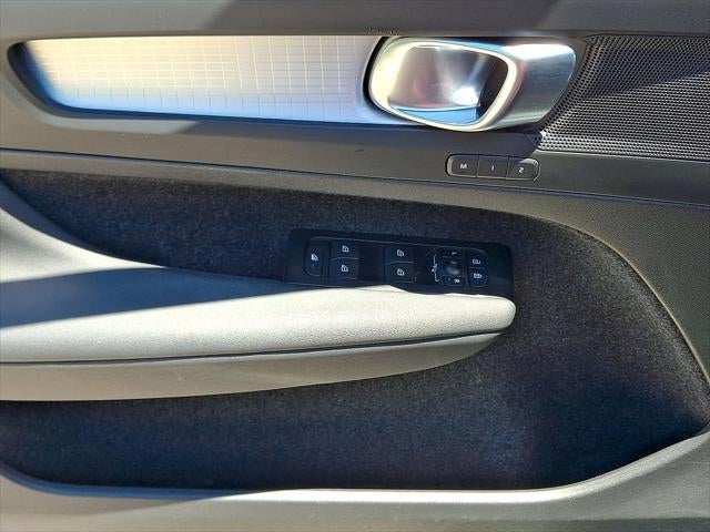 2023 Volvo XC40 Core