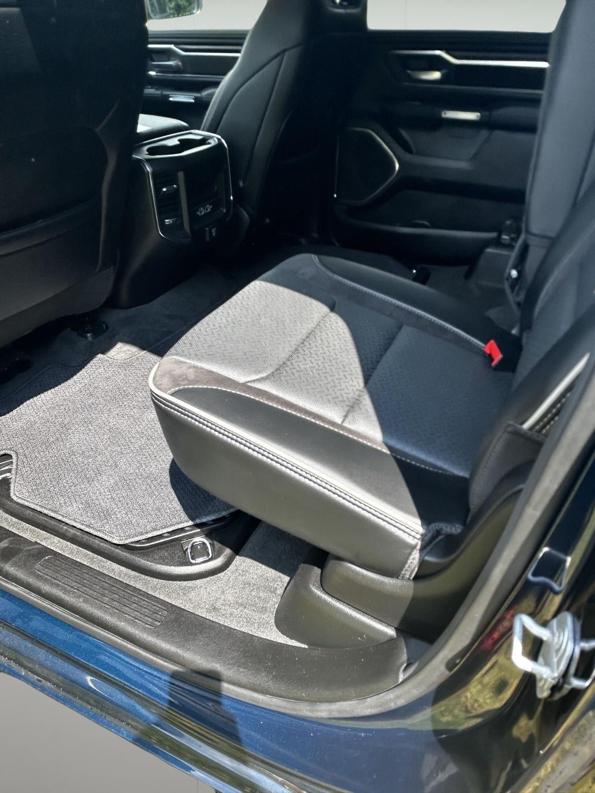 2024 RAM 1500 Laramie Crew Cab 4x2 5'7' Box