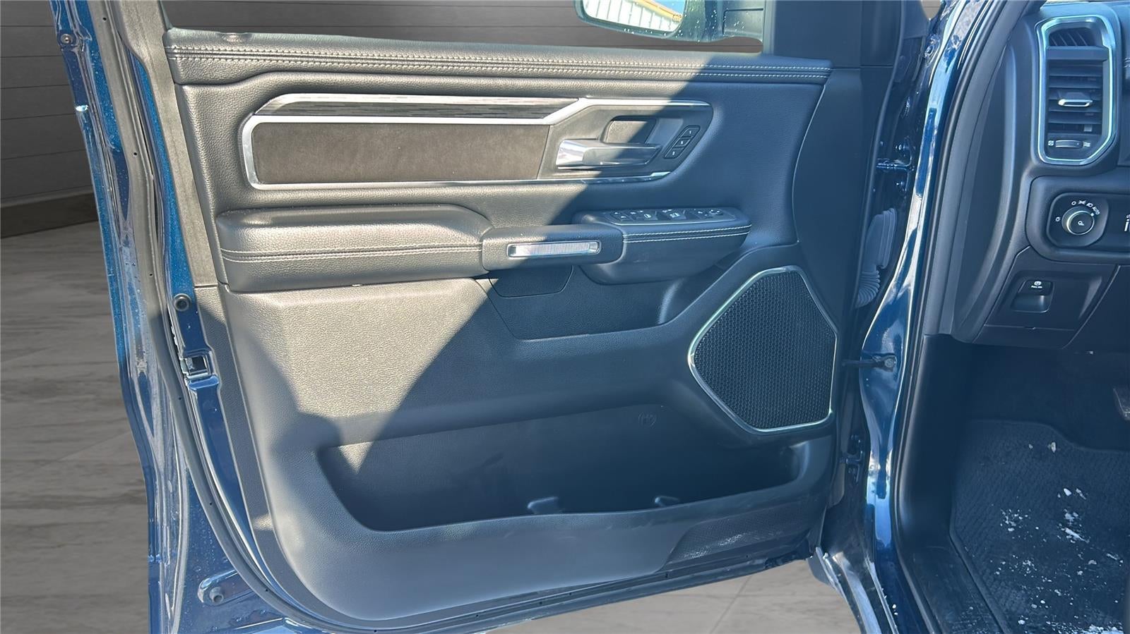 2024 RAM 1500 Laramie Crew Cab 4x2 5'7' Box