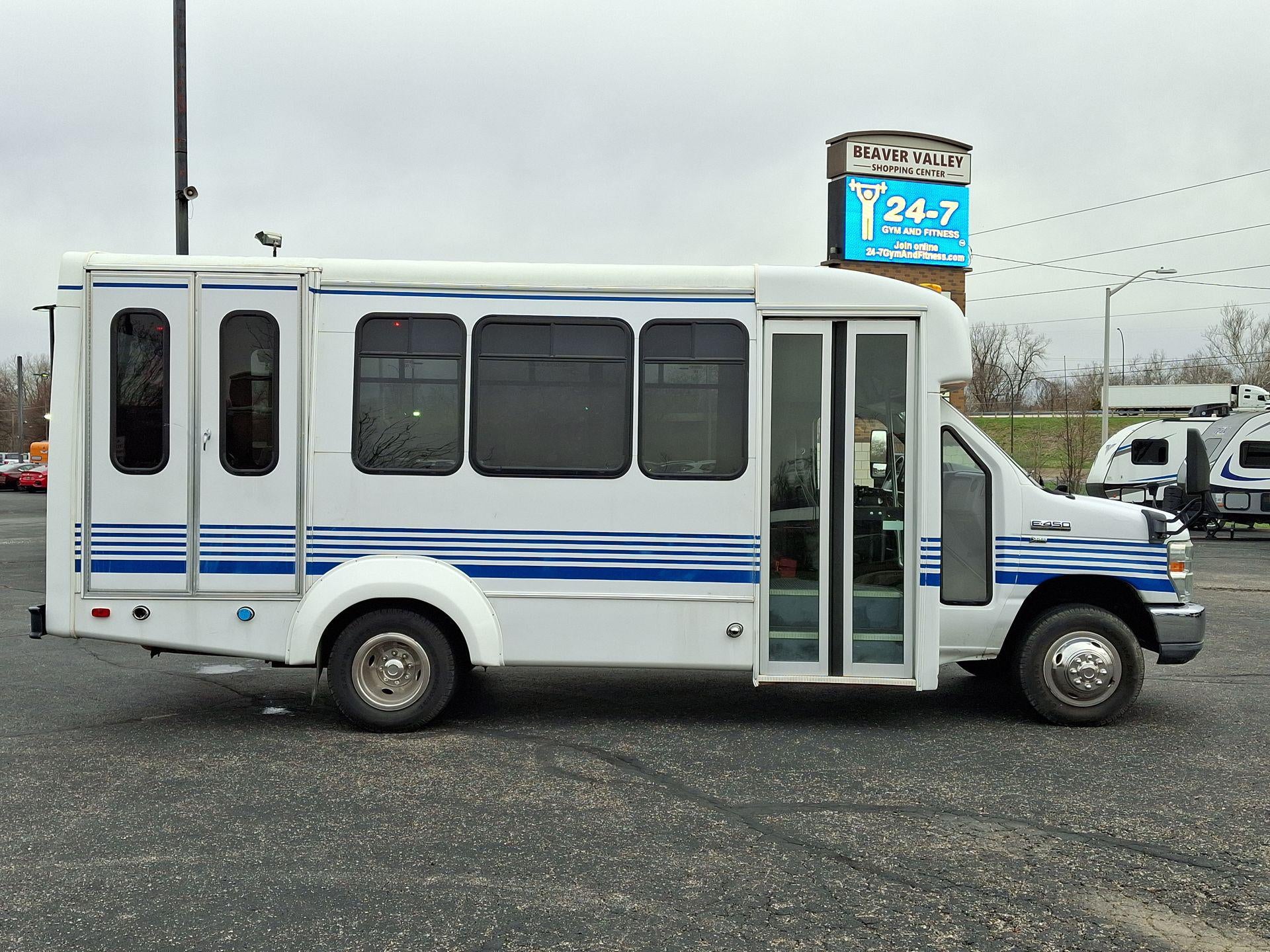 2011 Ford E-350 Cutaway Base