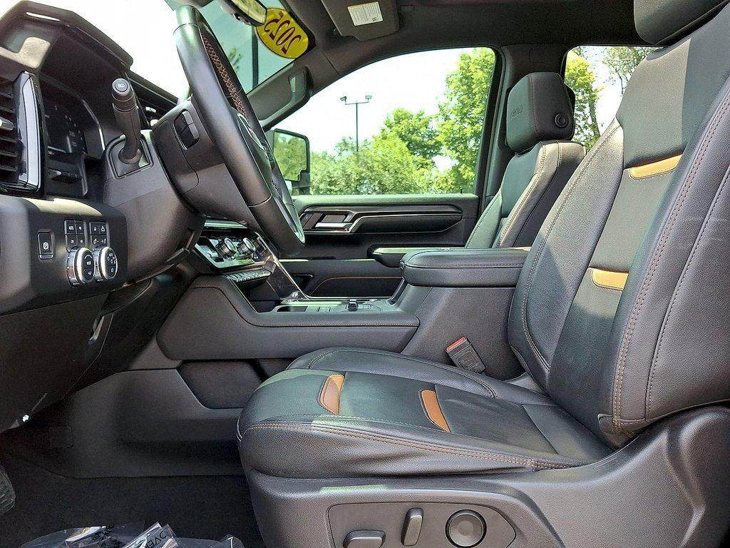 2025 GMC Sierra 2500Hd '4WD Crew Cab 159'' AT4'