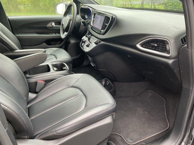 2025 Chrysler Pacifica Select FWD