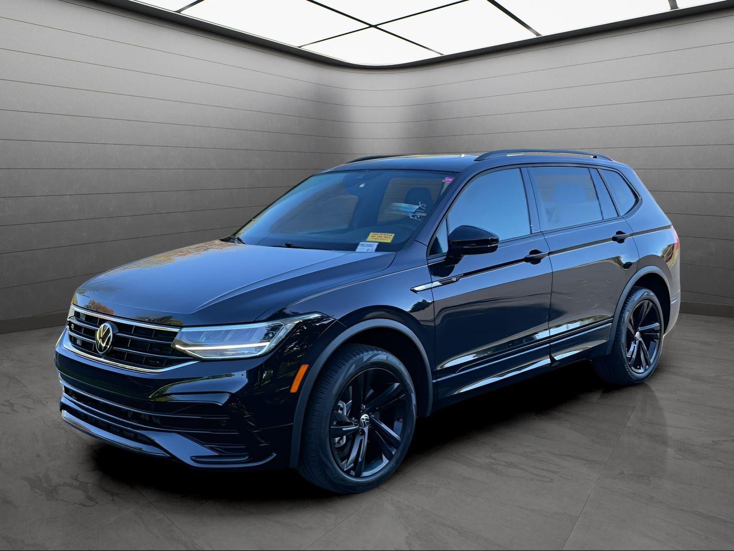 2023 Volkswagen Tiguan SE R-Line Black