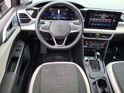 2025 Volkswagen Taos SE FWD
