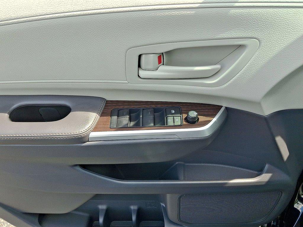 2023 Toyota Sienna LE FWD 8-Passenger (Natl)
