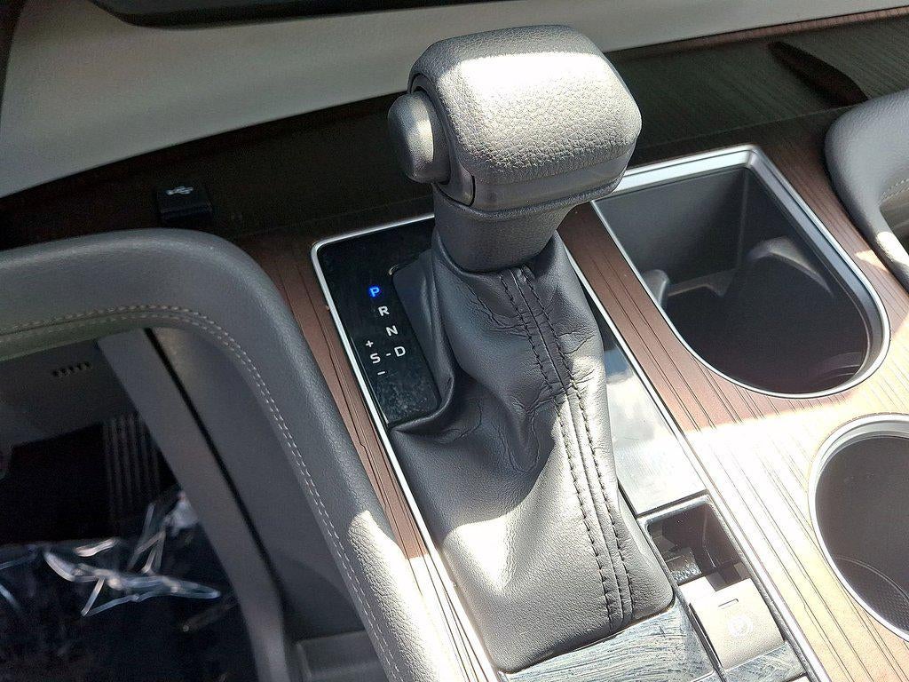 2023 Toyota Sienna LE FWD 8-Passenger (Natl)