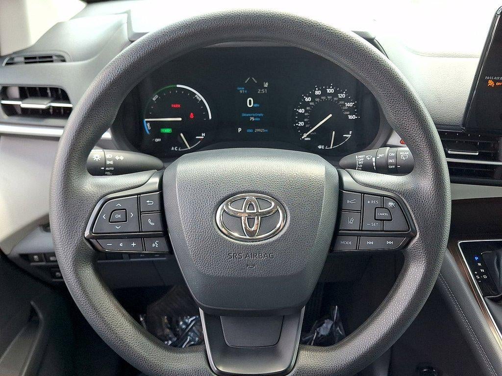 2023 Toyota Sienna LE FWD 8-Passenger (Natl)