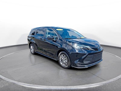 2023 Toyota Sienna LE FWD 8-Passenger (Natl)