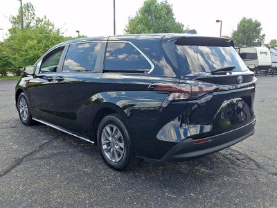 2023 Toyota Sienna LE FWD 8-Passenger (Natl)