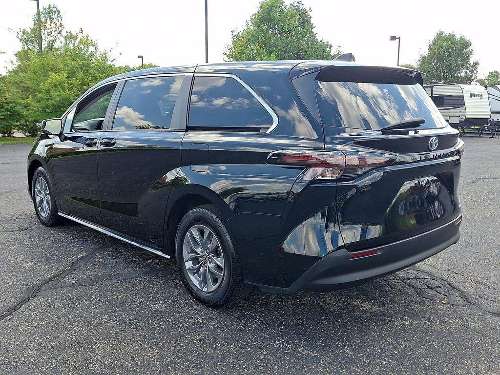 2023 Toyota Sienna LE FWD 8-Passenger (Natl)
