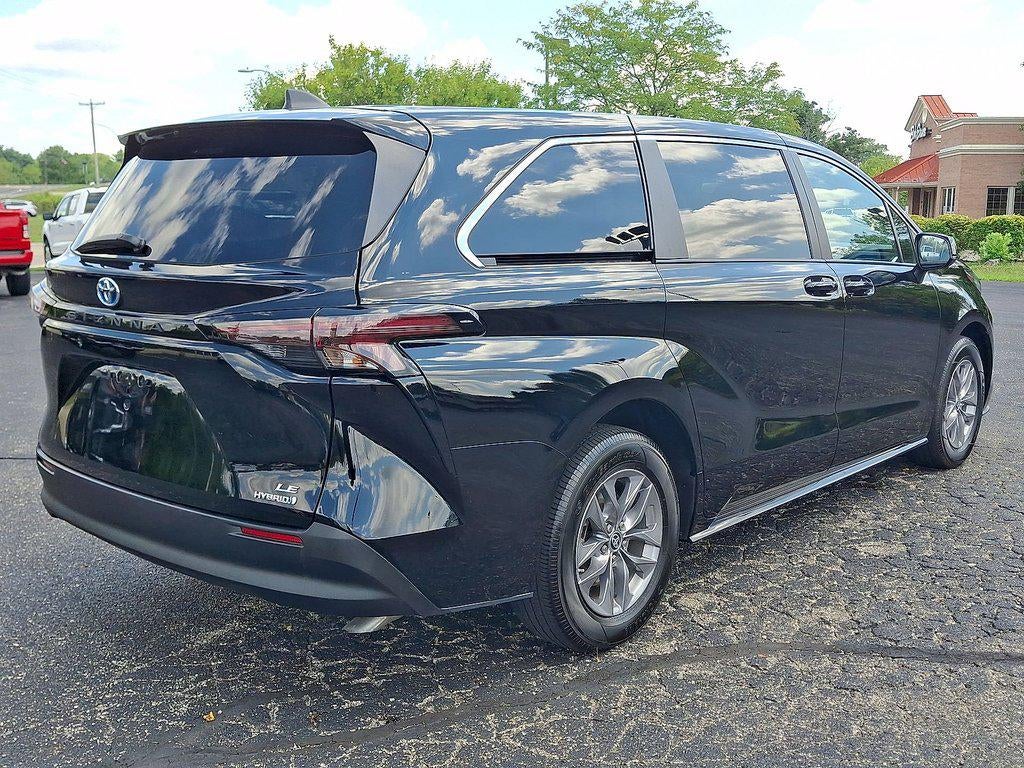 2023 Toyota Sienna LE FWD 8-Passenger (Natl)