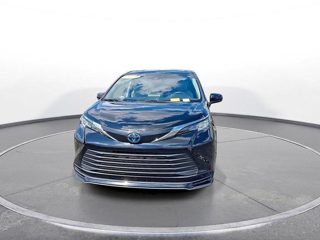2023 Toyota Sienna LE FWD 8-Passenger (Natl)