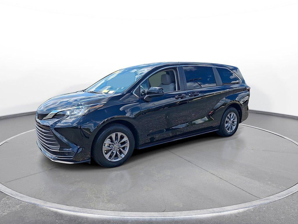2023 Toyota Sienna LE FWD 8-Passenger (Natl)
