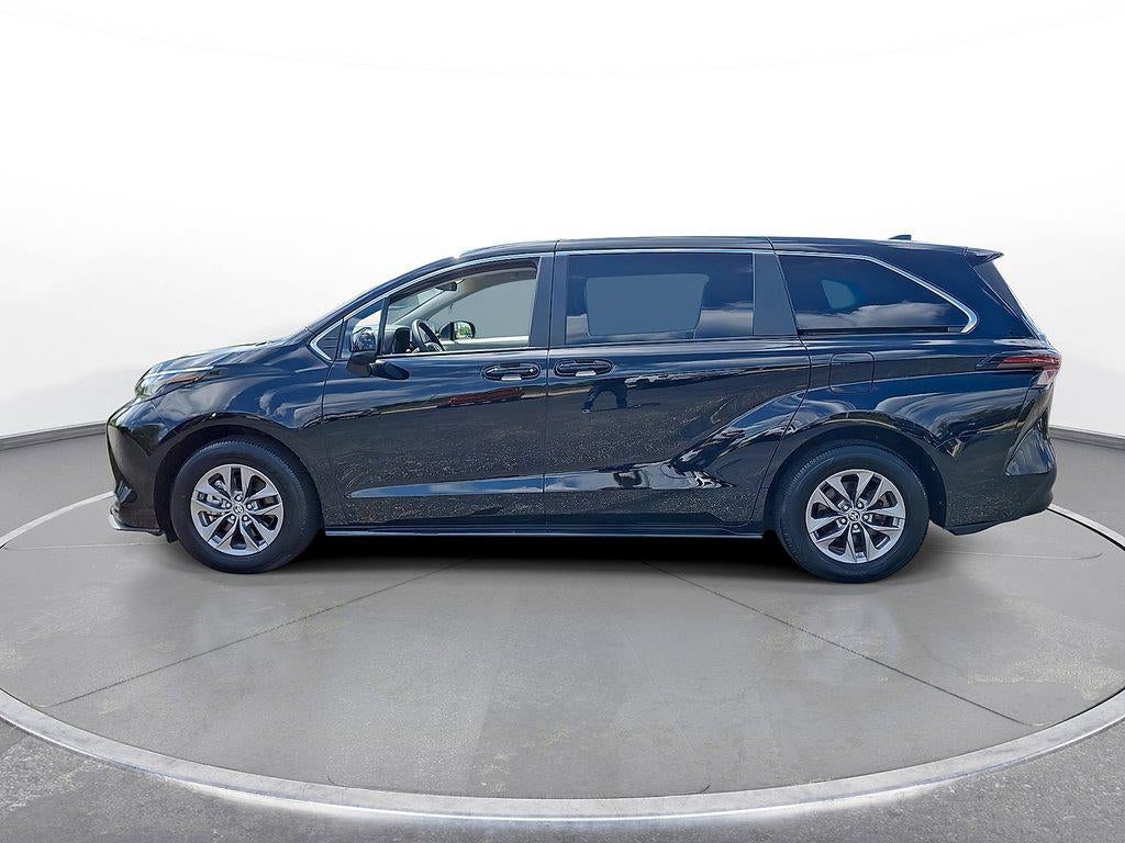2023 Toyota Sienna LE FWD 8-Passenger (Natl)