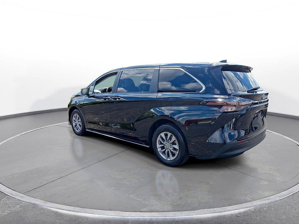 2023 Toyota Sienna LE FWD 8-Passenger (Natl)