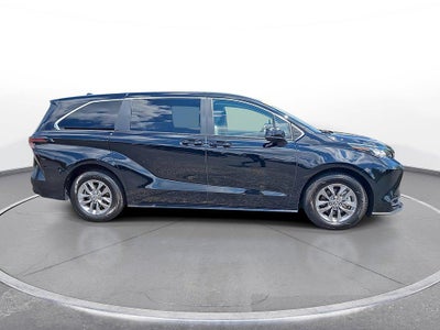2023 Toyota Sienna LE FWD 8-Passenger (Natl)