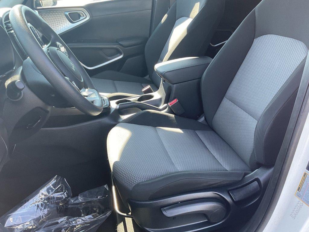2024 Kia Soul LX IVT