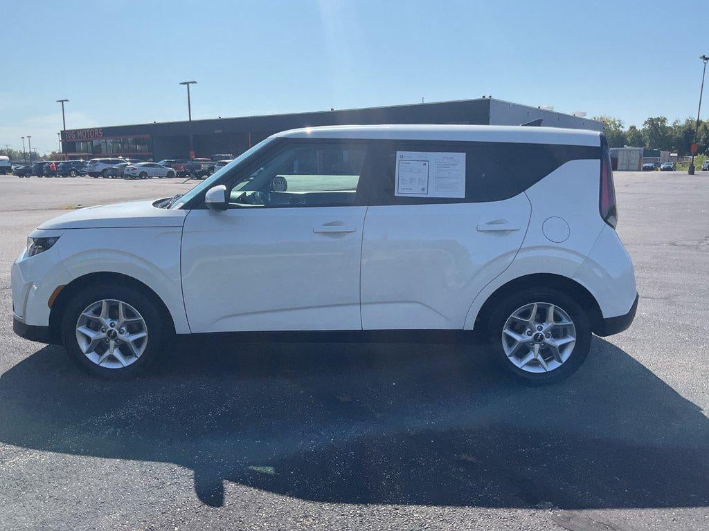 2024 Kia Soul LX IVT