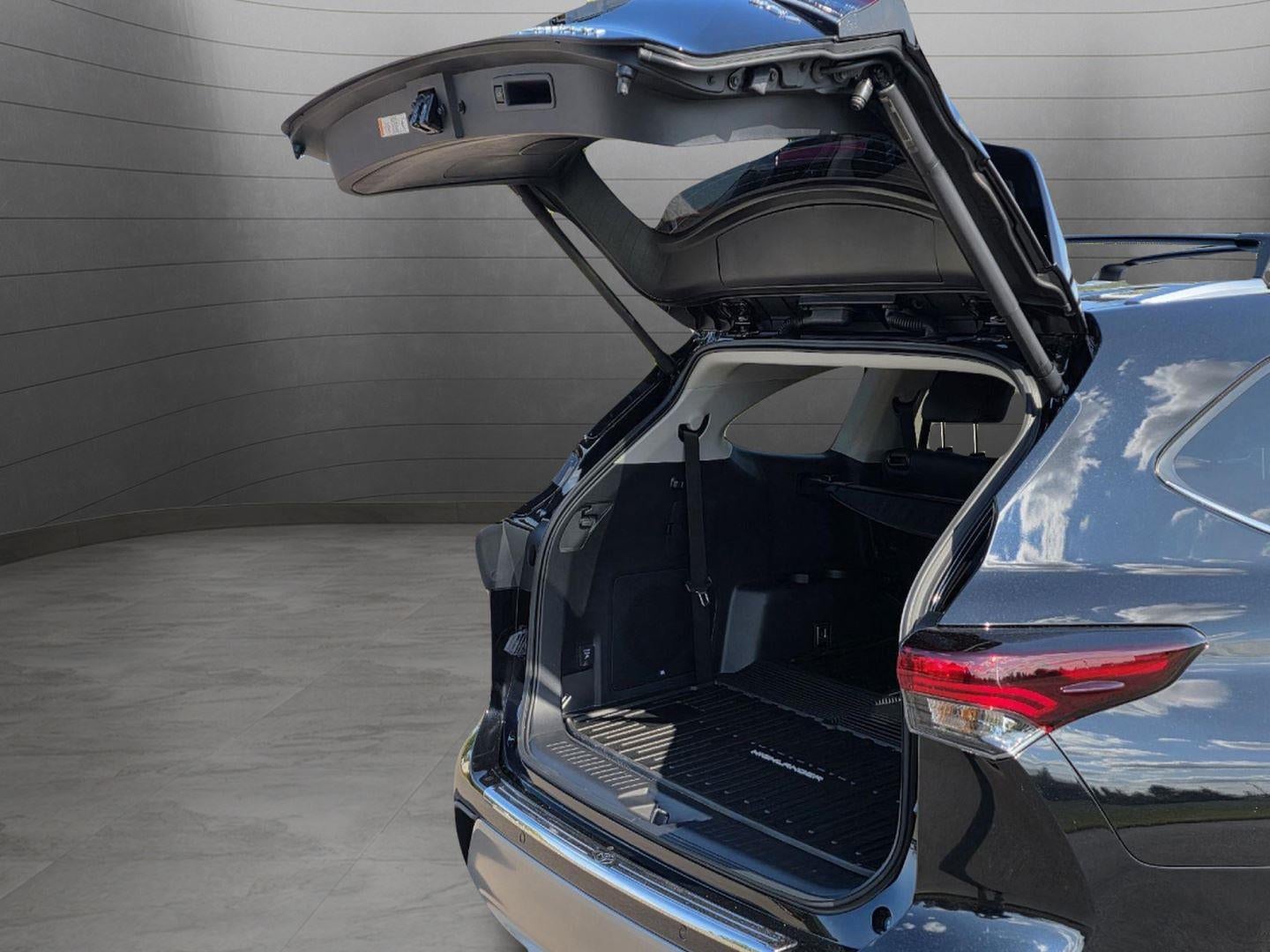 2025 Toyota Highlander Hybrid Platinum