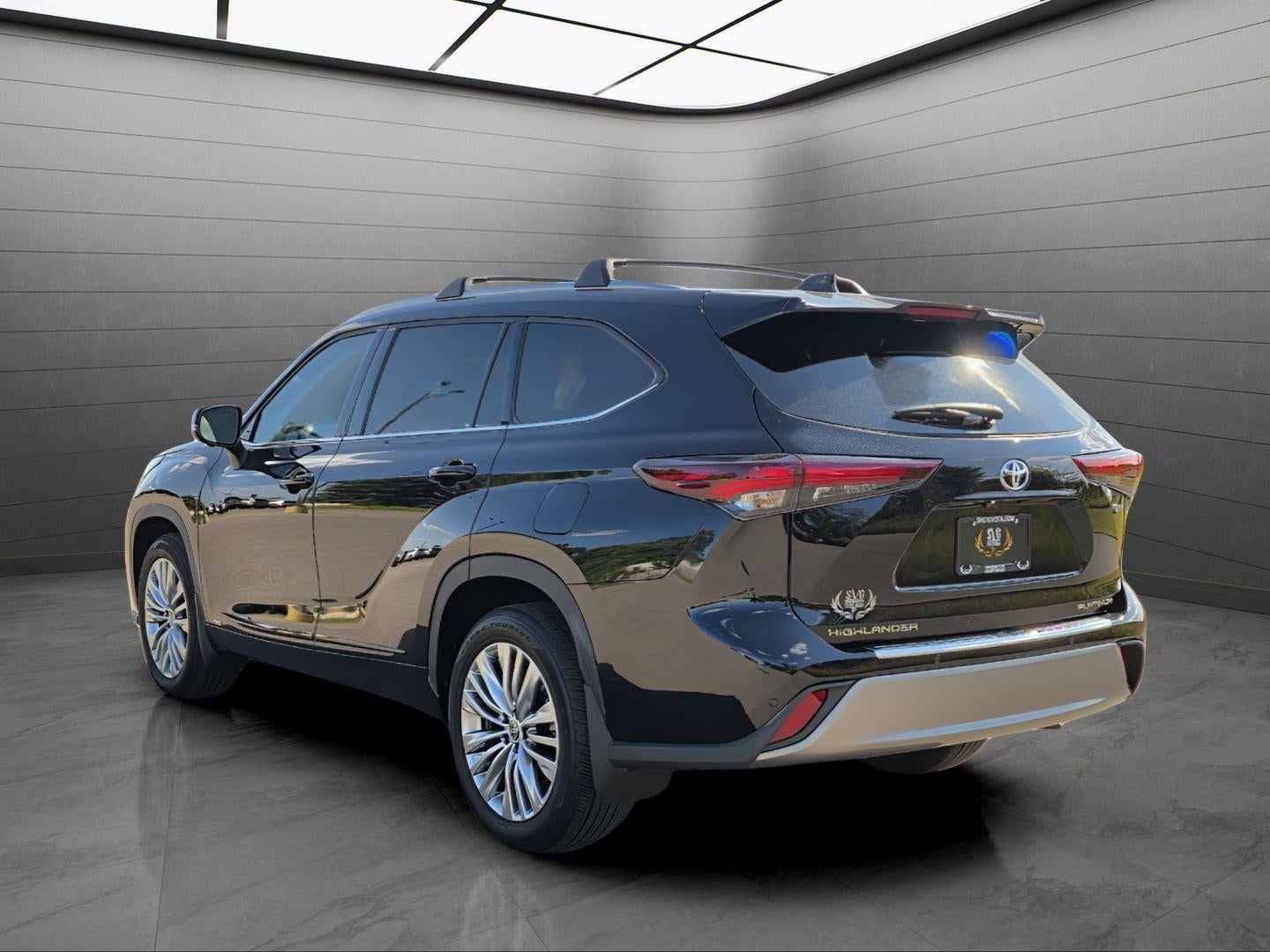 2025 Toyota Highlander Hybrid Platinum