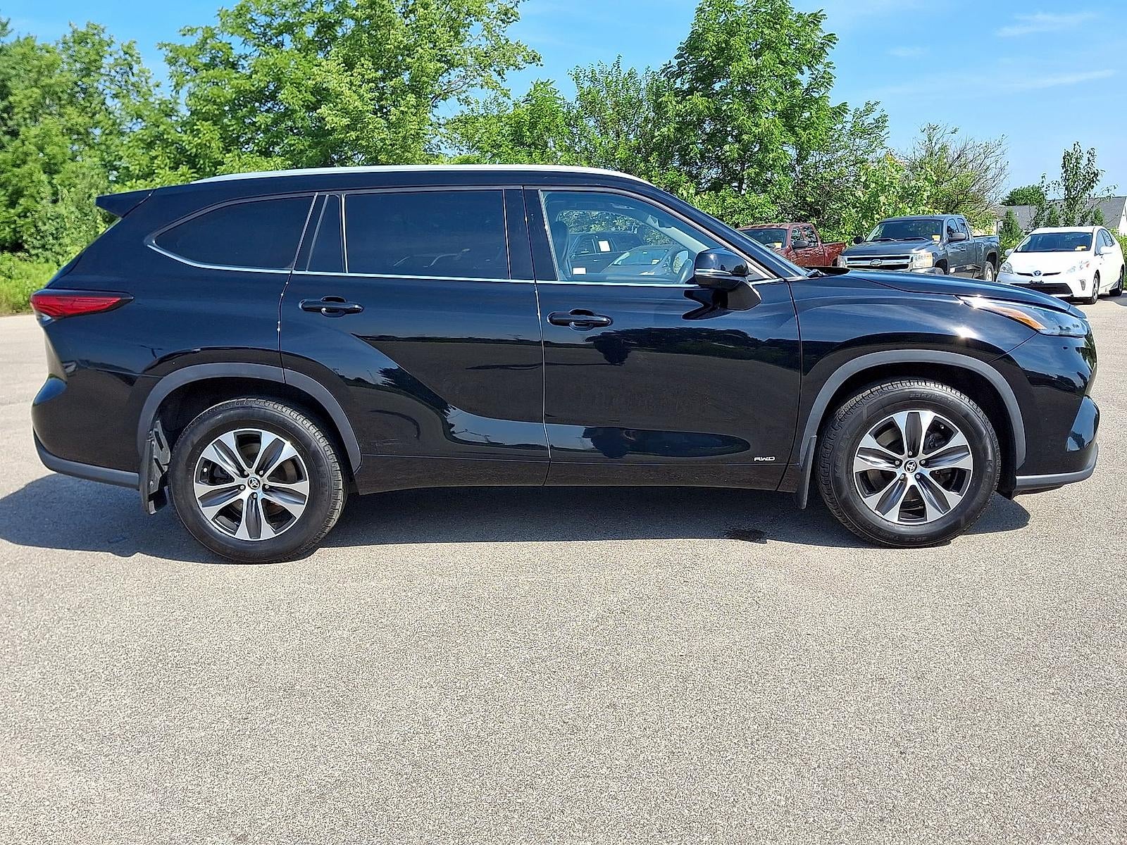 2022 Toyota Highlander Hybrid XLE
