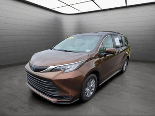 2022 Toyota Sienna LE