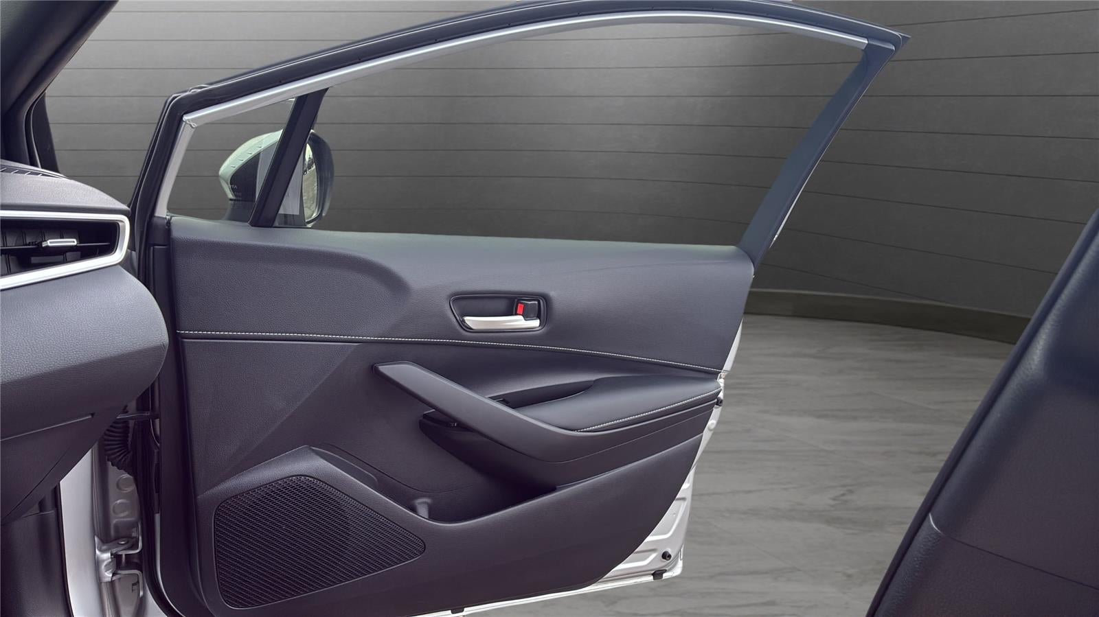 2025 Toyota Corolla Hatchback SE