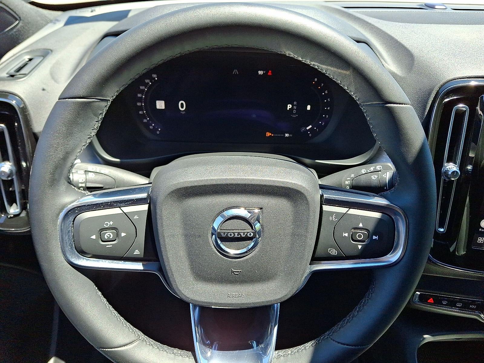 2023 Volvo XC40 Core