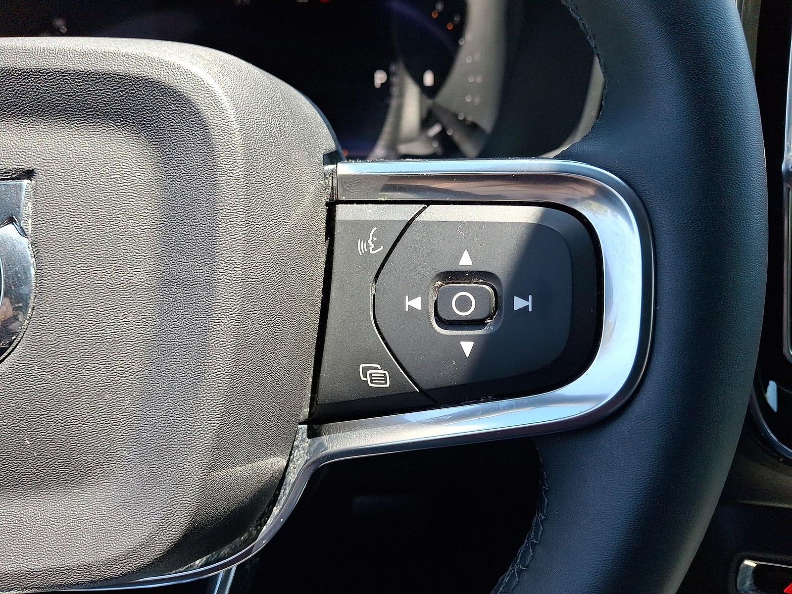 2023 Volvo XC40 Core