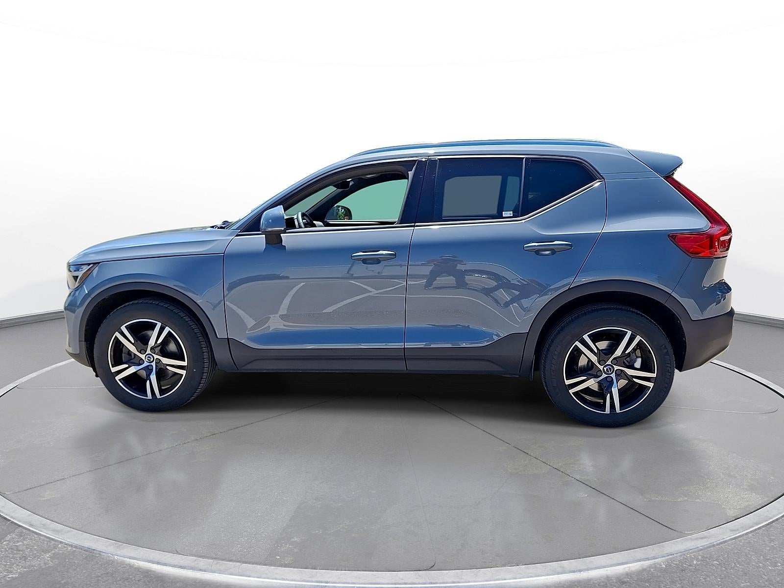 2023 Volvo XC40 Core