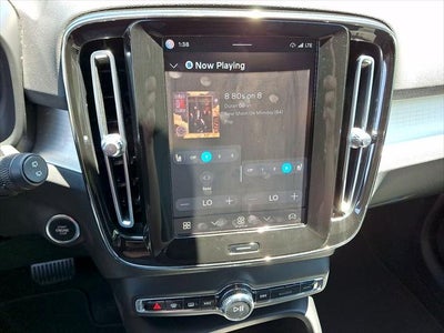 2023 Volvo XC40 Core