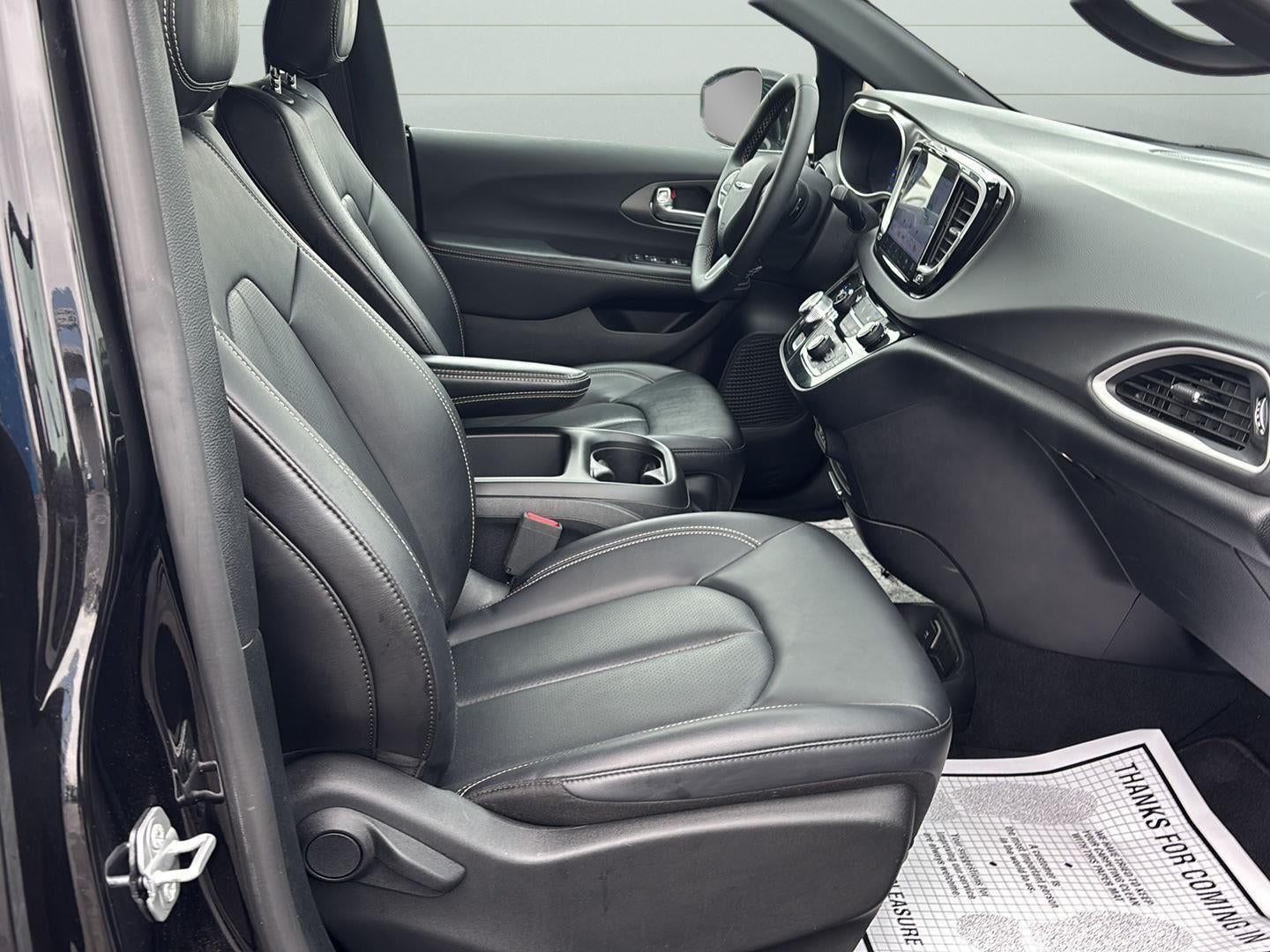 2025 Chrysler Pacifica Select