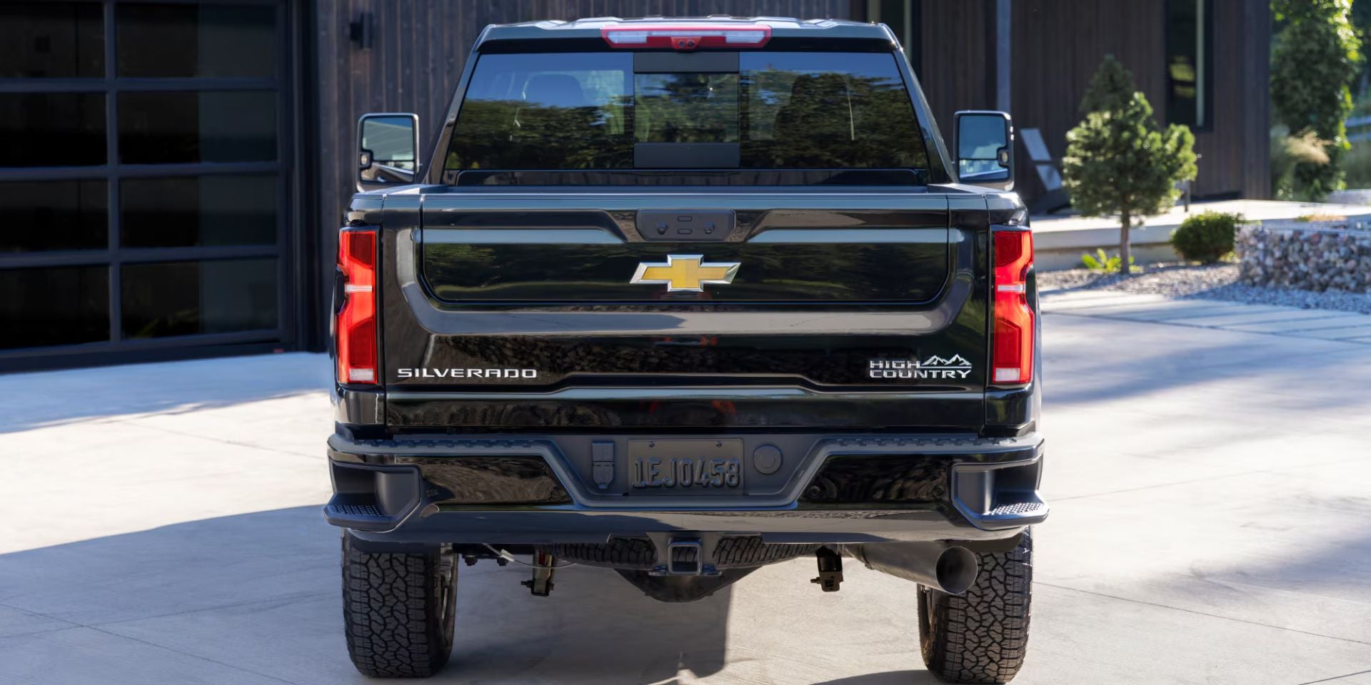 The rear end of the silverado hd.