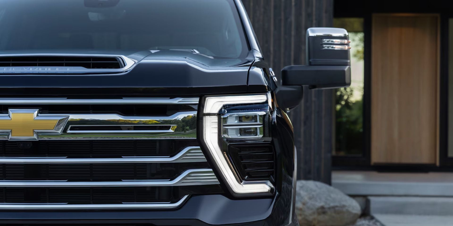 A close look at the grill of the silverado hd.