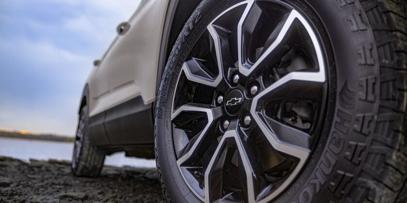 A close look at the rims of the trailblazer.